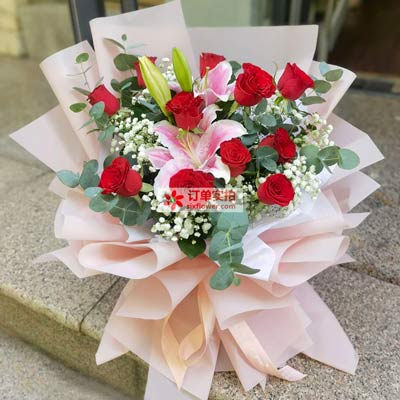 绵阳11朵红玫瑰百合，全世界里只有一个你